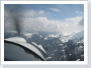 Flug in den Alpen